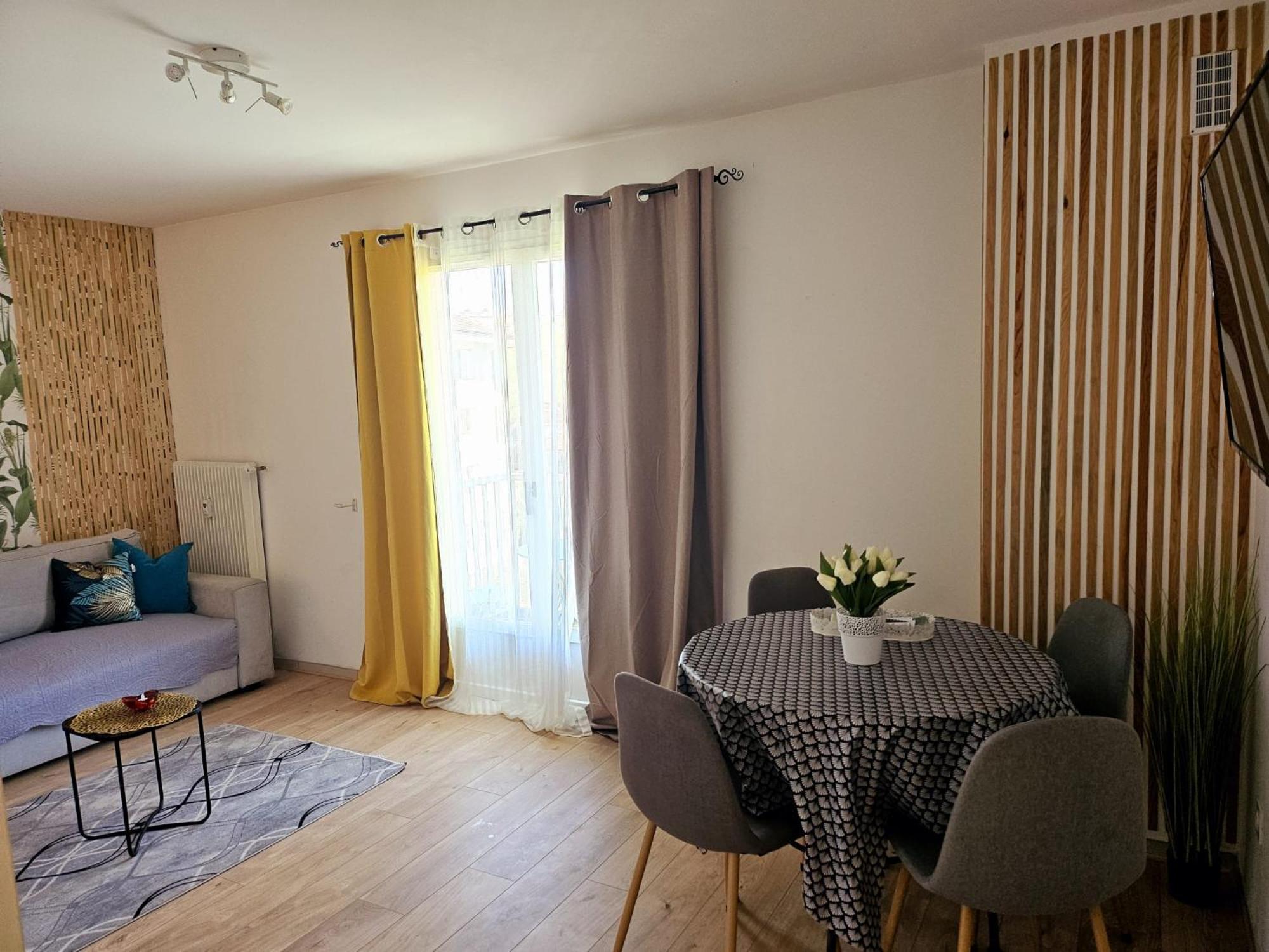 Apartment Paradise Near Downtown & Free Parking - Local Bike